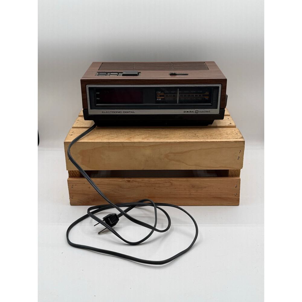 Vintage GE Electronic Digital Alarm Clock Radio-Model7-4640AWoodgrain-Test/Works